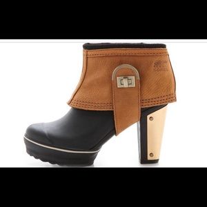 SOREL Medina II Waterproof Gold Heel Ankle boots!